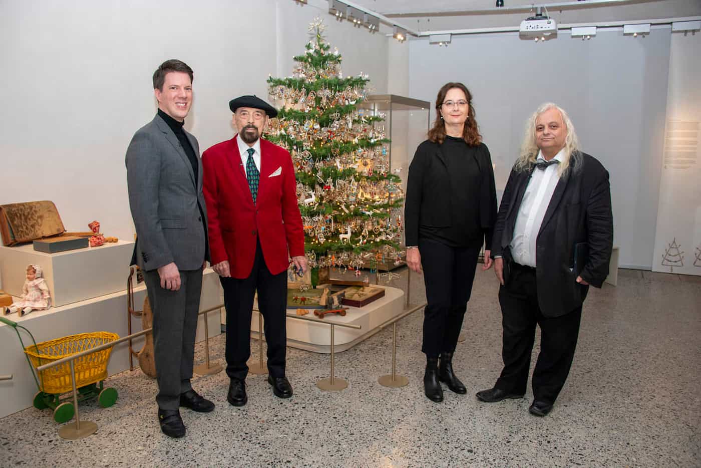 (v.l.) Manuel Frick, Minister für Gesellschaft und Kultur; Joseph G. Hrncirik, Zürich, Sammler und Donator; Lic. phil. Sabina Braun Kuratorin der Ausstellung und Leiterin Bildung & Vermittlung des Liechtensteinischen LandesMuseum;  Prof. Dr. Rainer Vollkommer, Direktor des Liechtensteinischen LandesMuseums 