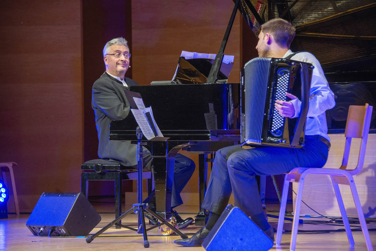 Damian Keller (Akkordeon),  Drazen Domjanic (Klavier)