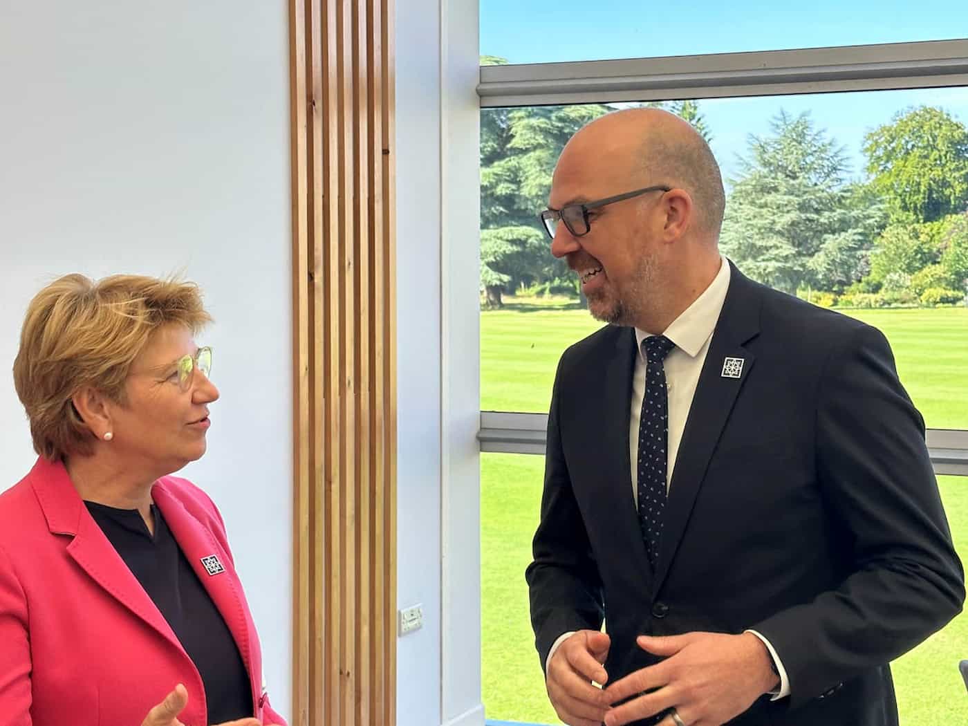 Die Schweizer Bundespräsidentin Viola Amherd und Regierungschef Daniel Risch am Treffen der Europäischen Politischen Gemeinschaft in Woodstock.