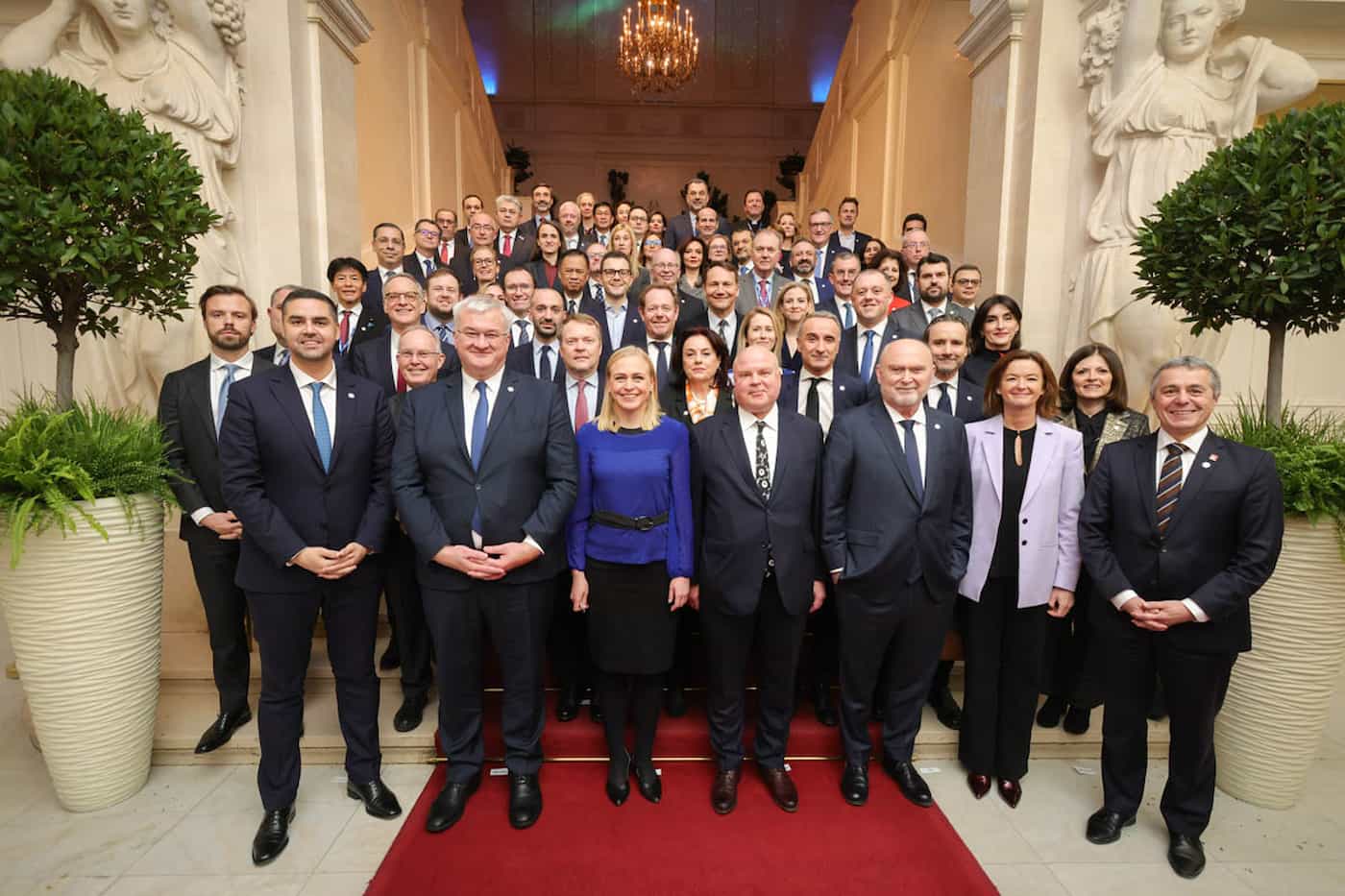 Gruppenbild der DelegationsleiterInnnen beim OSZE-Ministerrat in Wien (Quelle: OSZE/Finnland)