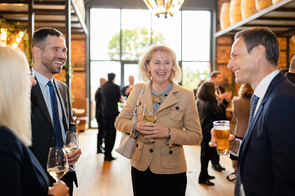 Regierungsrätin Graziella Marok-Wachter im Gespräch mit den Gästen