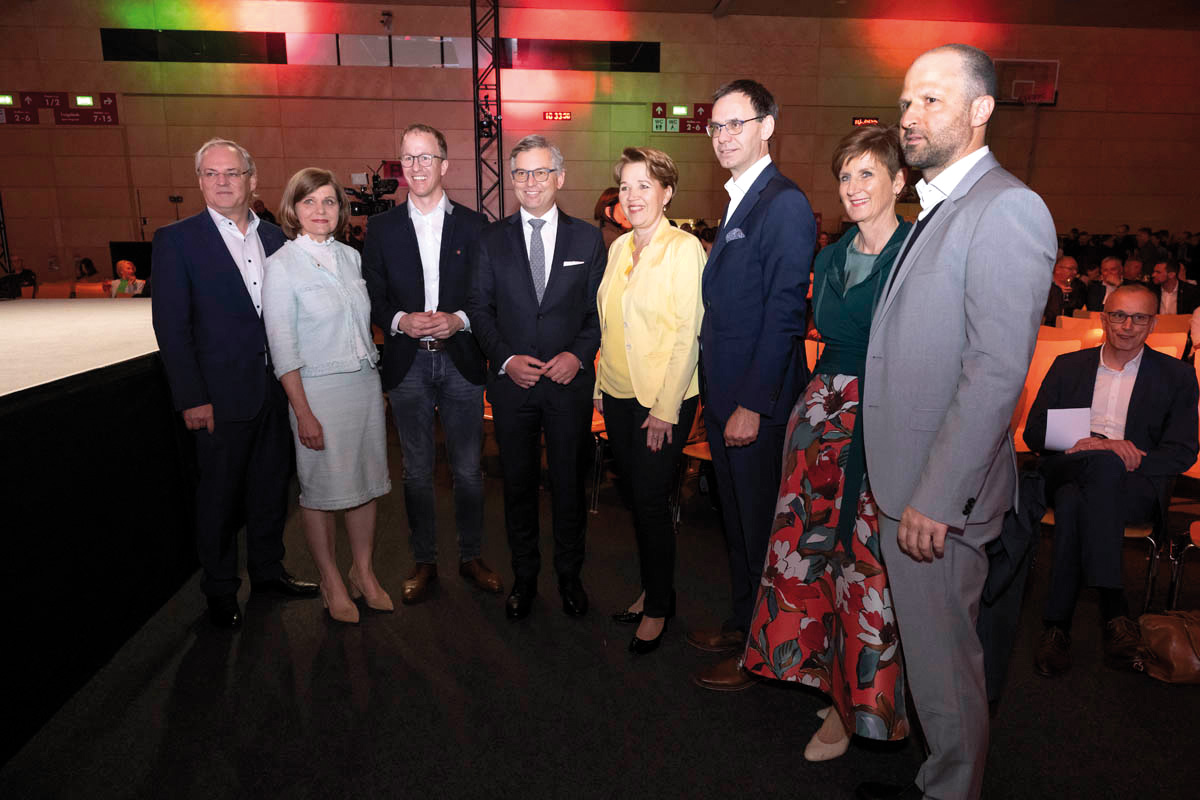 Gemeinsam eröffneten Messe-Geschäftsführerin Sabine Tichy-Treimel, Messe-Aufsichtsratsvorsitzenden Martin Dechant, Bürgermeisterin Andrea Kaufmann, Magnus Brunner, Bundesminister für Finanzen und Landeshauptmann Markus Wallner offiziell die SCHAU! 