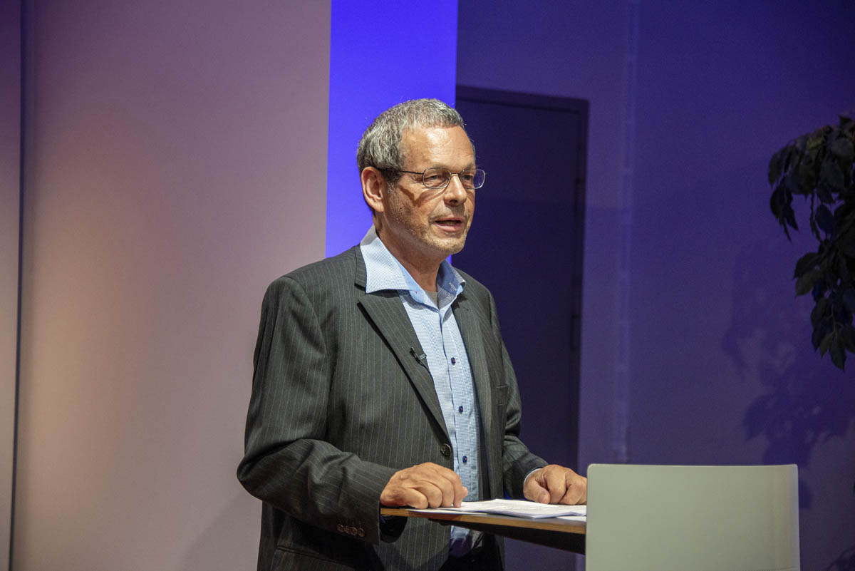 Paul Vogt, Kurator der Ausstellung