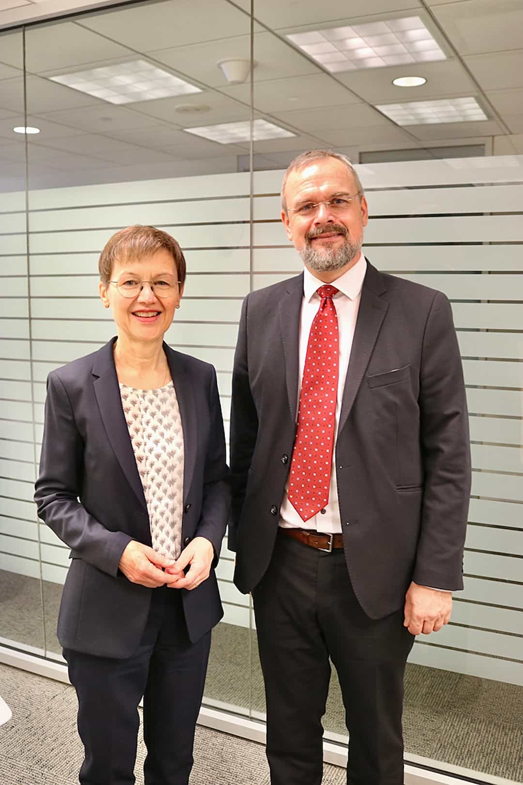 Enge Verbündete in wirtschaftlich herausfordernden Zeiten: Liechtensteins Regierungschefin und Finanzministerin Brigitte Haas und Daði Már Kristófersson, Finanzminister von Island.