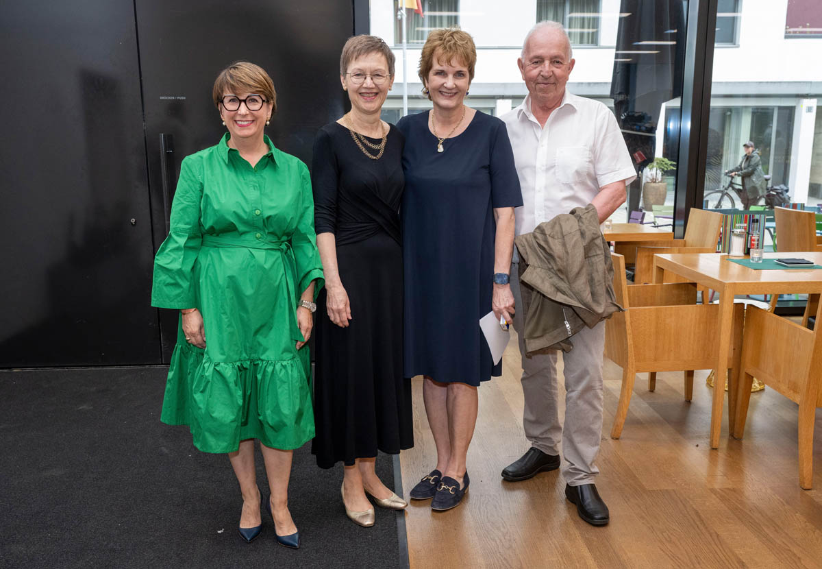 (v.l.) Vanessa Cosi, Regierungschefin Brigitte Haas, Dr. Marion Matt, Hubert Ospelt-Haas 