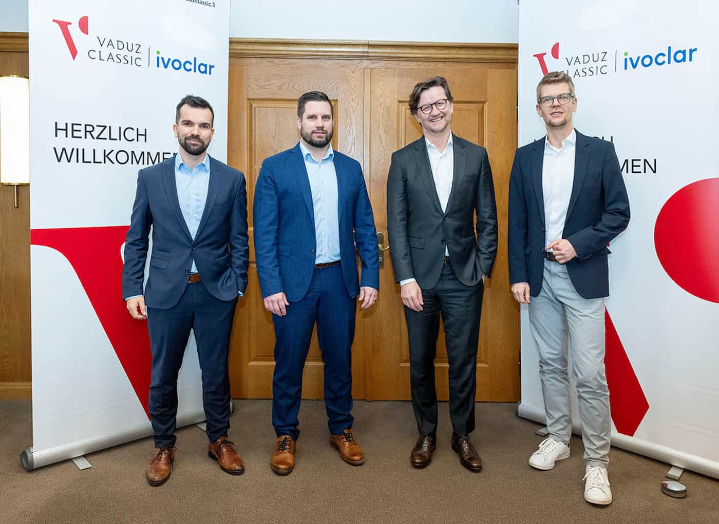 v.l. Carsten Huber, Geschäftsführer Vaduz Classic, Florian Meier, Bürgermeister Vaduz, Philipp Elkuch, Stiftungsratspräsident Vaduz Classic,  Martin Leitner, Vertreter der Hauptsponsorin Ivoclar