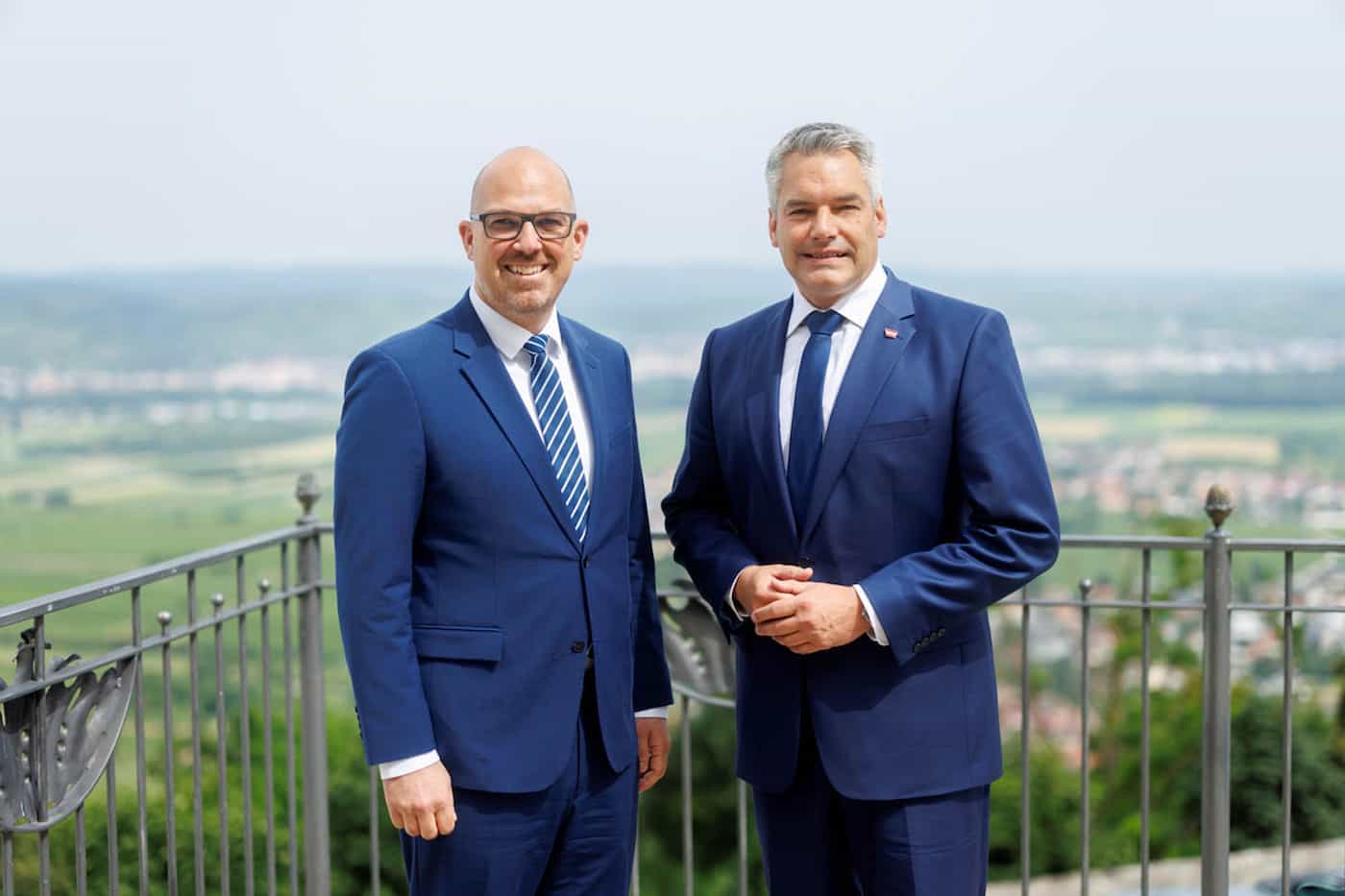 Regierungschef Daniel Risch nahm auf Einladung von Österreichs Bundeskanzler Karl Nehammer als Ehrengast und Hauptredner am 28. Europa-Forum Wachau teil. (Quelle: Bundeskanzleramt)