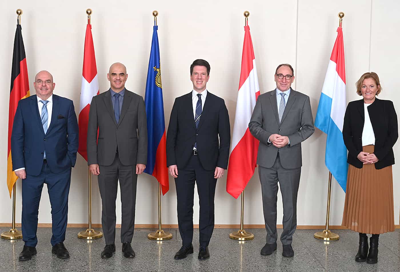 Die Teilnehmer des Gesundheitsministertreffens in Liechtenstein: Staatssekretär Edgar Franke (Deutschland), Bundesrat Alain Berset (Schweiz), Regierungsrat Manuel Frick, Bundesminister Johannes Rauch (Österreich) und Vizepremierministerin Paulette Lenert (Luxemburg).