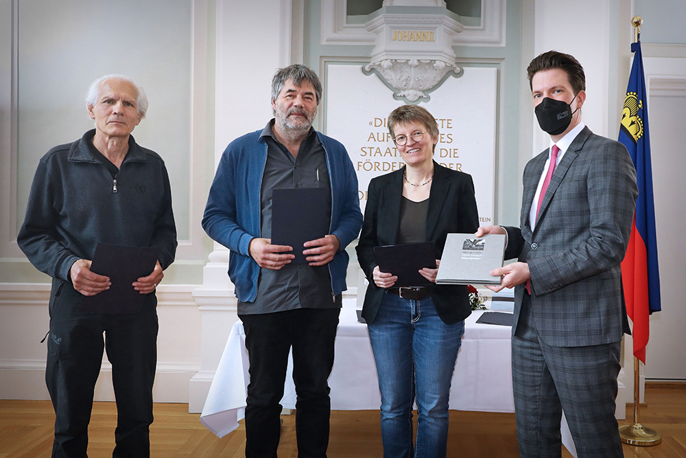 Fridolin Tschugmell – Ebenbilder: Markus Müller (Buchatelier Müller), Hansjörg Quaderer, Ruth Allgäuer und Regierungsrat Manuel Frick 