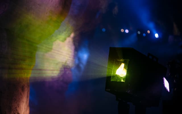 Symbolbild: Light Ragaz verwandelt von Mai bis Oktober die Taminaschlucht bei Bad Ragaz in eine interaktive Erlebniswelt und ein unendliches Lichtermeer. Bild © Jean-Christophe Dupasquier 