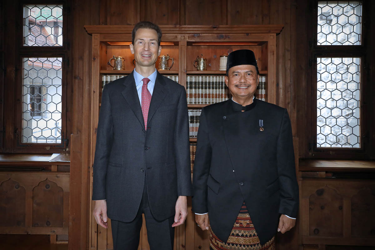 S.D. Erbprinz Alois von und zu Liechtenstein und S.E. I Gede Ngurah Swajaya, Botschafter der Republik Indonesien 