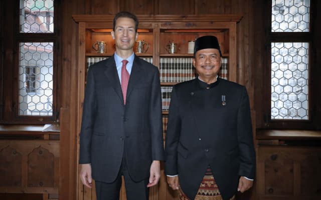 S.D. Erbprinz Alois von und zu Liechtenstein und S.E. I Gede Ngurah Swajaya, Botschafter der Republik Indonesien 