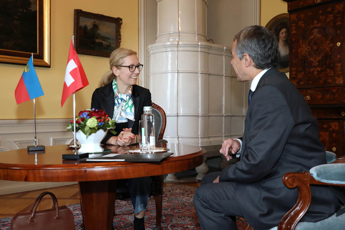 Regierungschefin-Stellvertreterin Sabine Monauni traf Bundesrat Ignazio Cassis, Vorsteher des Eidgenössische Departement für auswärtige Angelegenheiten (EDA), beim Antrittsbesuch in Bern. Foto: IKR / Roland Korner