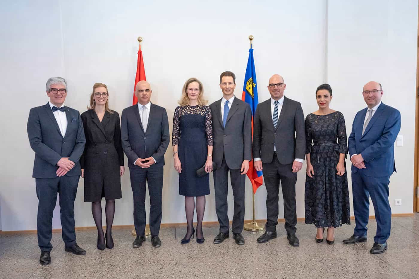 (v.l.) Jon Domenic Parolini, Regierungsrat Kanton Graubünden, Regierungschef-Stellvertreterin Sabine Monauni, Bundespräsident der Schweizerischen Eidgenossenschaft Alain Berset, I.K.H. Erbprinzessin Sophie von und zu Liechtenstein, S.D. Erbprinz Alois von und zu Liechtenstein, Regierungschef Daniel Risch, Regierungsrätin Dominique Hasler, Beat Tinner, Regierungsrat Kanton St. Gallen (Fotos © exclusiv)