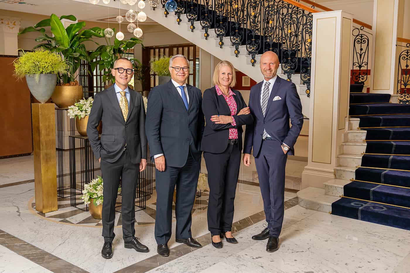 Geschäftsleitung der Grand Resort Bad Ragaz AG: (v.l.) Lukas Kreienbühl, CFO/Head Services; Dr. Klaus Tschütscher, Executive Chairman; Astrid Kaiser, Chief of People & Culture; Milos Colovic, General Manager Grand Hotels, Foto: © Grand Resort Bad Ragaz