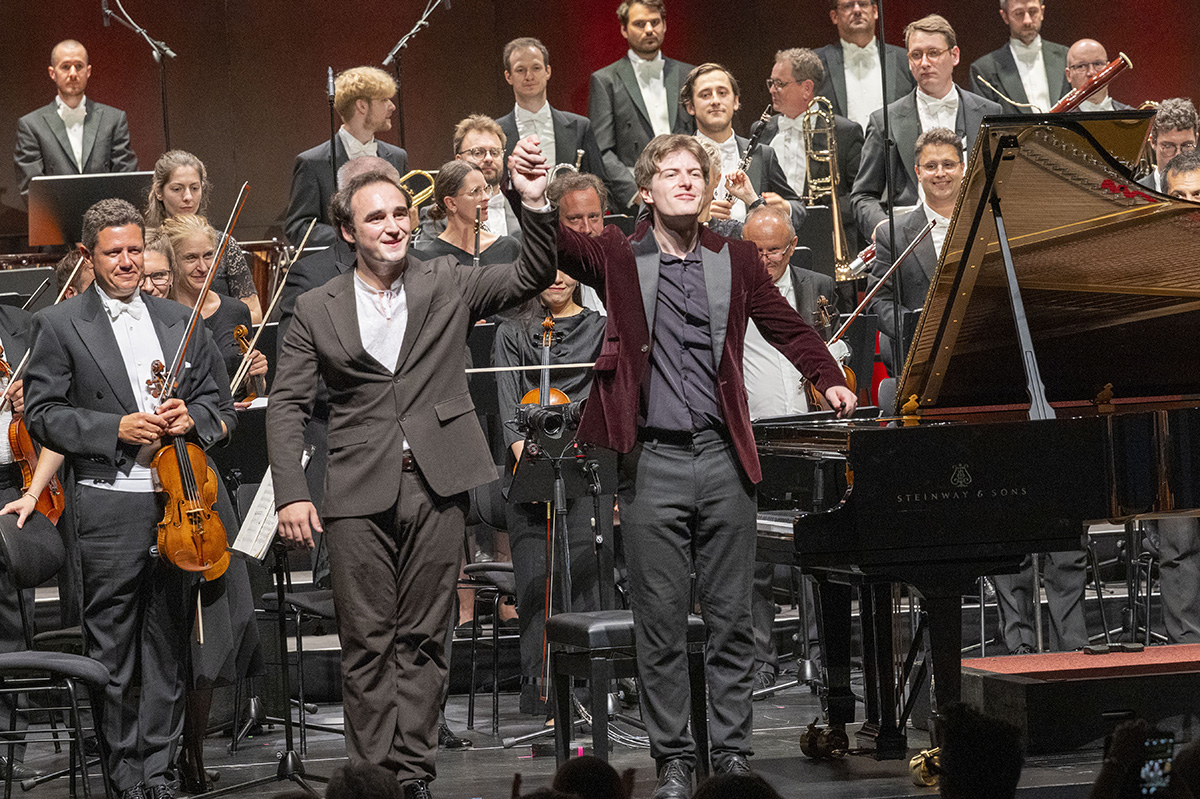 Illia Ovcharenko (Pianist) und Matthew Lloyd-Wilson