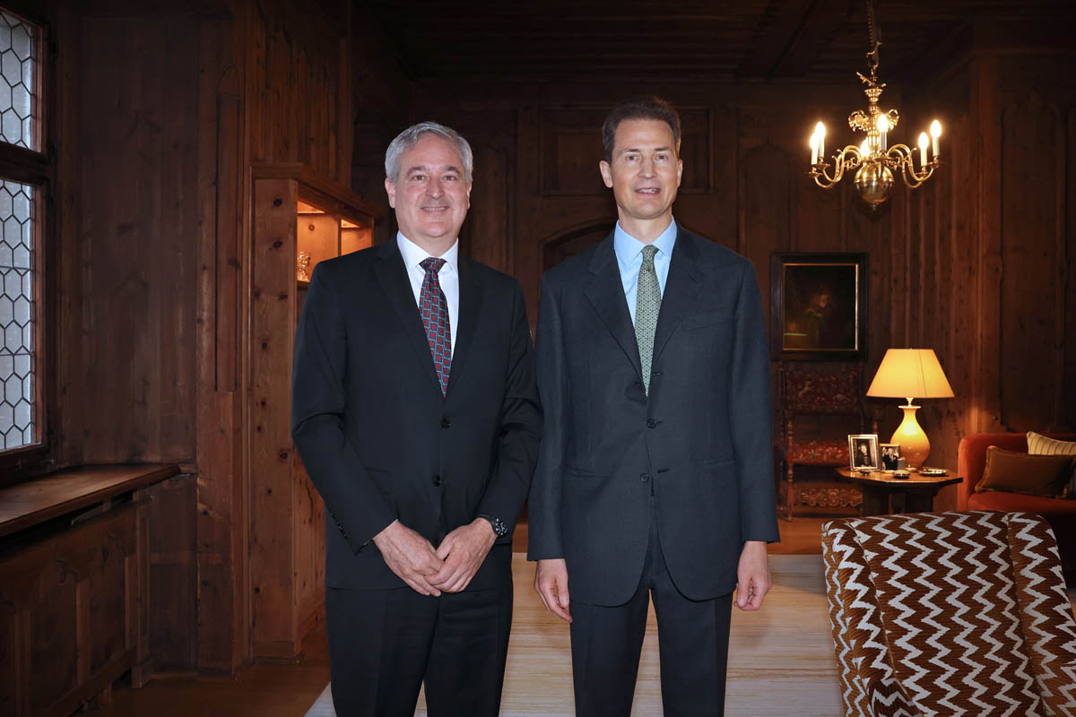 S.E. Jean-Paul Albert Lemieux, Botschafter von Kanada und S.D. Erbprinz Alois von und zu Liechtenstein. 