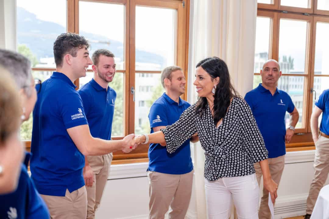 Die Bildungsministerin wünscht der Delegation viel Erfolg und Freude.
