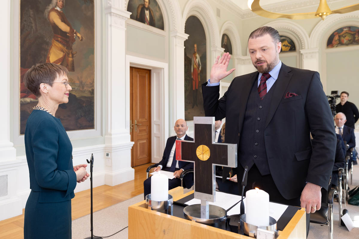 Regierungsrat Emanuel Schädler bei der Vereidigung.