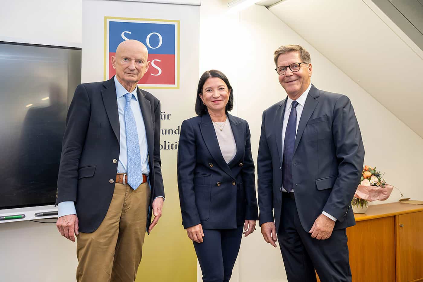 (v.l.) S.D. Prinz Michael von und zu Liechtenstein, Moderatorin Carmen Dahl, Stiftungsratspräsident Johannes Matt