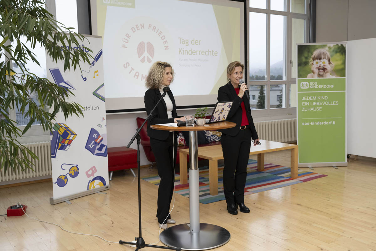 Maike Hilti, Stellvertretende Geschäftsführerin SOS Kinderdorf Liechtenstein und Eva-Maria Winter-De Rouin, Geschäftsführerin und Schulleiterin der formatio