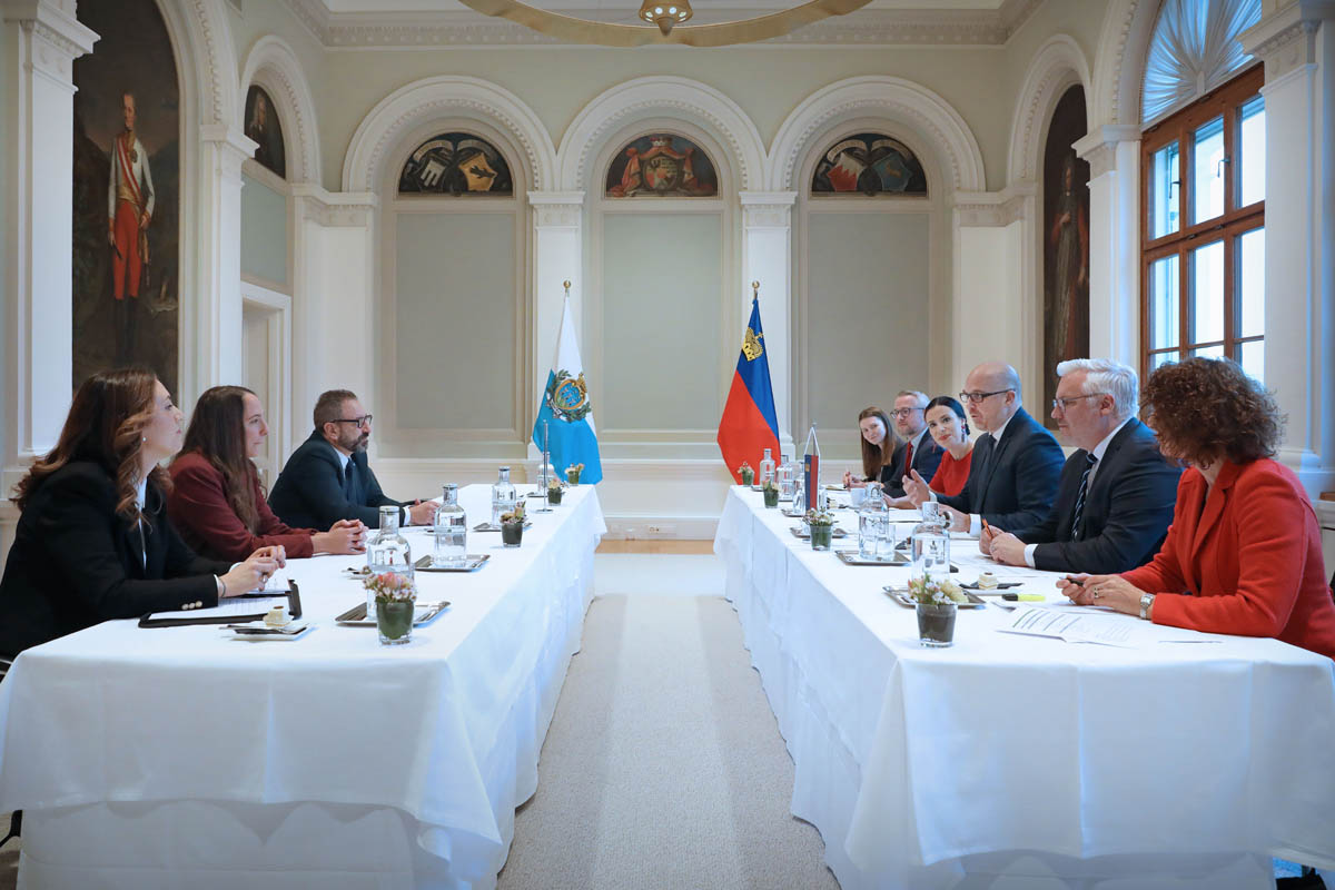 Arbeitsgespräch der beiden Delegationen im Fürst Johannes Saal des Regierungsgebäudes.