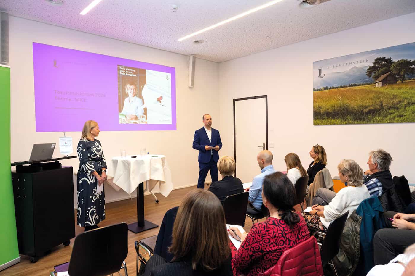 (v.l.) Ulrike Charles, Bereichsleiterin Tourismus bei Liechtenstein Marketing, Mathias Ulrich, Geschäftsführer von Liechtenstein Marketing
