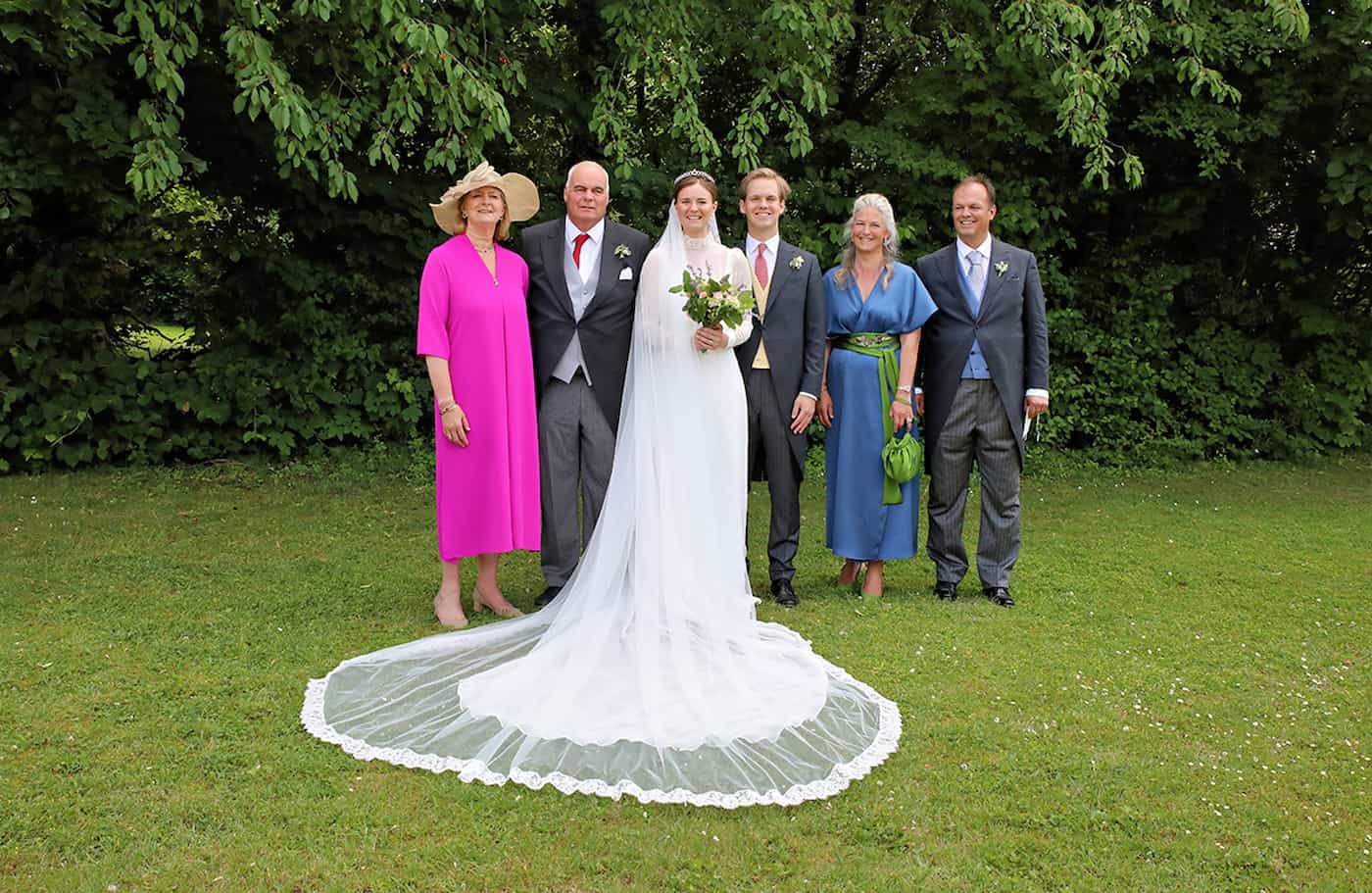 Die Brautleute mit ihren Eltern Prinzessin Tatjana von Liechtenstein und Graf Philipp von Lattorf (rechts) sowie Gräfin Katharina Wilczek und Graf Hans-Christian Wilczek. (Quelle: Rumpler/Jeuter)
