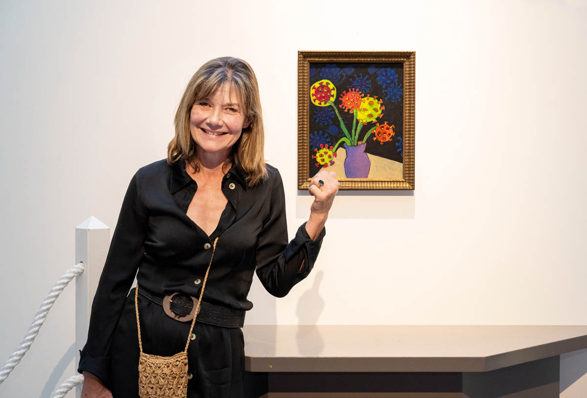 Die Künstlerin Ursula Wolf mit ihrem «Coronabild»