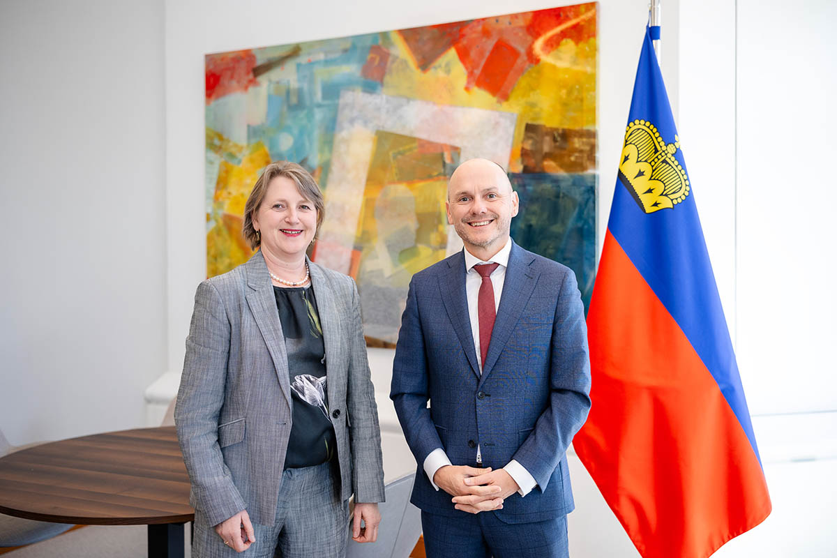  Regierungsrat Hubert Büchel empfing am 22. April Anja Klug, die Vertreterin des UNO-Flüchtlingshochkommissariats (UNHCR) für die Schweiz und Liechtenstein zu einem Besuch.