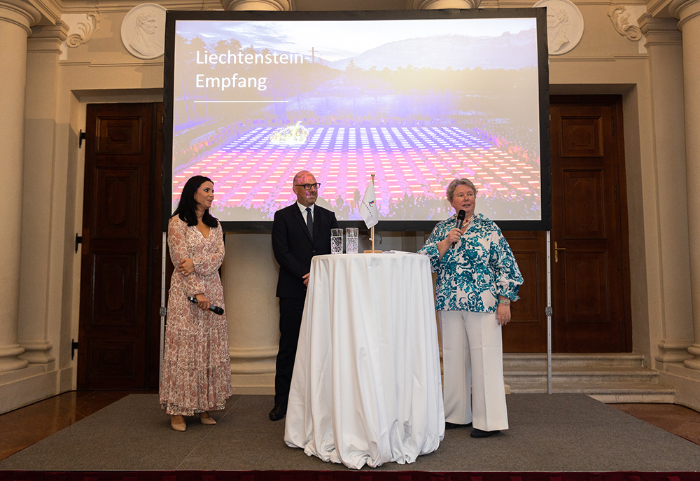 Regierungsrätin Dominique Hasler, Regierungschef Daniel Risch und I.D. Maria-Pia Kothbauer beim Empfang der liechtensteinischen Botschaft in Wien (Quelle: Elena Azzalini)