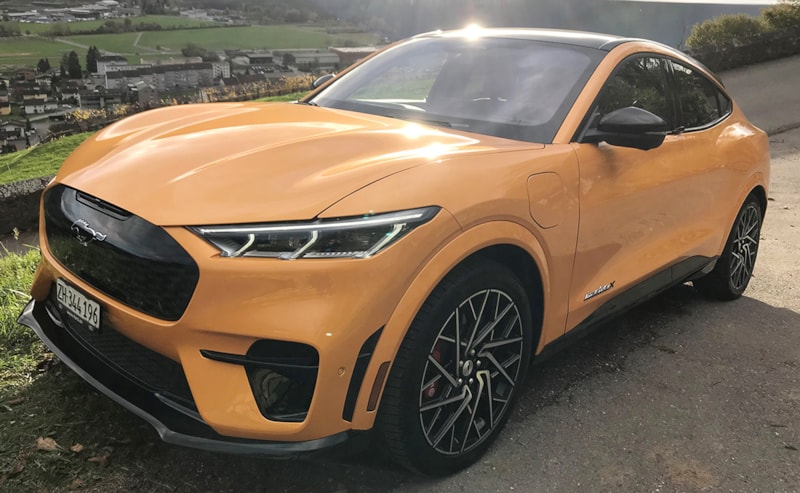 Zwei sportlich-elegante Elektro-Gleiter mit Ambitionen