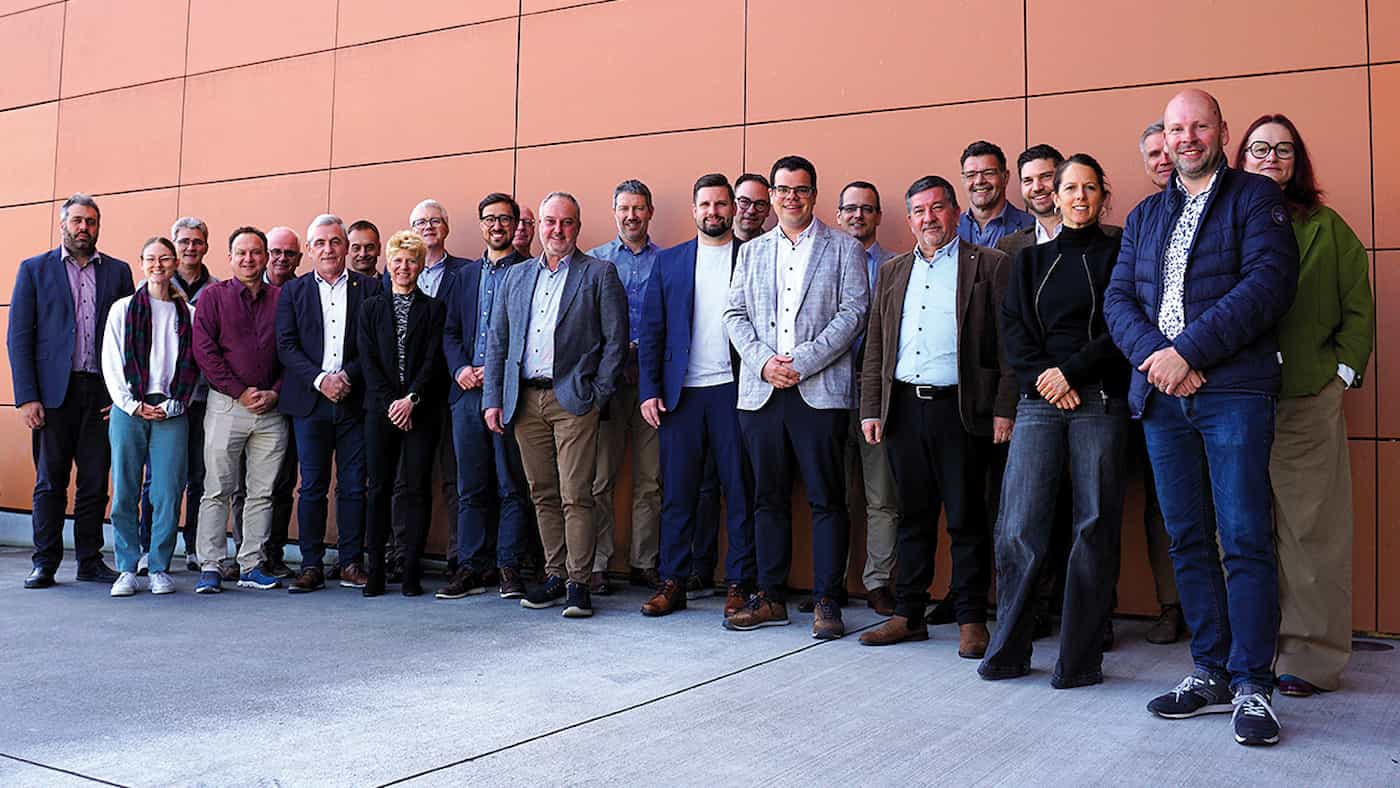 Programm der 5. Generation eingereicht: Vereinsmitglieder, Vorstand und Projektleitung anlässlich der Versammlung der Agglomeration Werdenberg-Liechtenstein vom 1. April 2025 in Buchs.