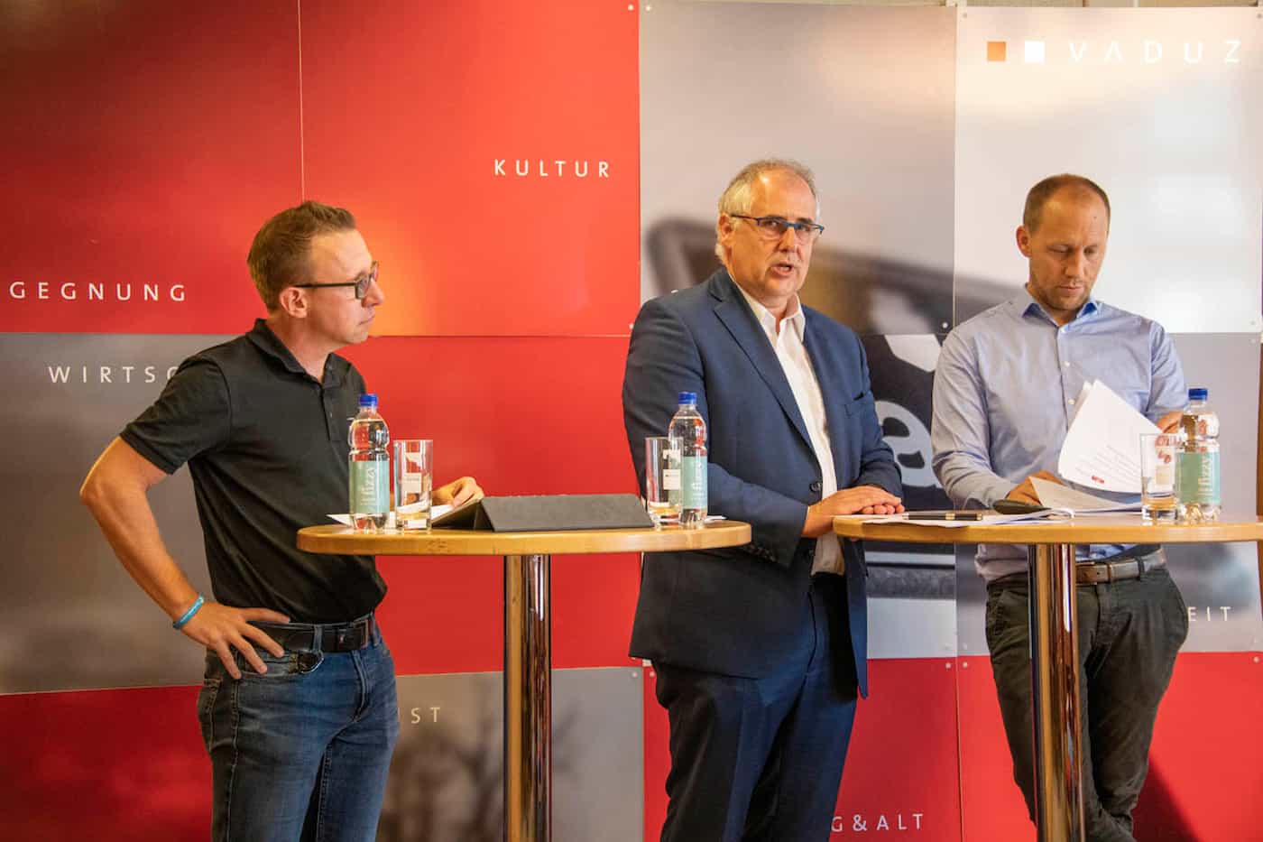 (v.l.) OK-Vizepräsident Marco Eggenberger, Bürgermeister Manfred Bischof, David Loosli, sportlicher Direktor der Tour de Suisse