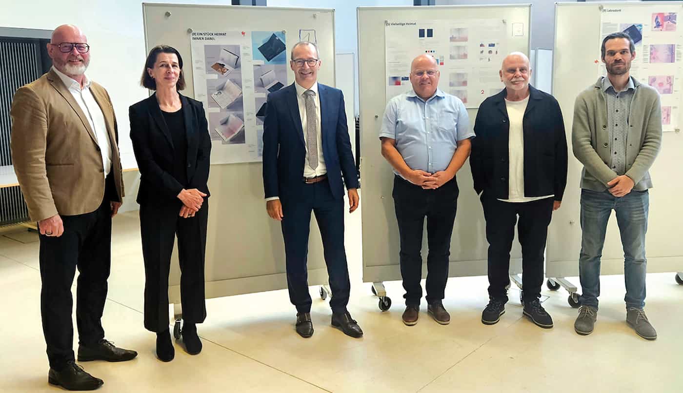 «Jury»:(v.l.) Patrik Birrer (Leiter Amt für Kultur) , Botschafterin Doris Frick, Generalsekretär Markus Biedermann (Jury-Vorsitzender), Mario Konzett (Leiter Amt für Ausländer- und Passamt), Klaus Lürzer und Stephan Mentzel