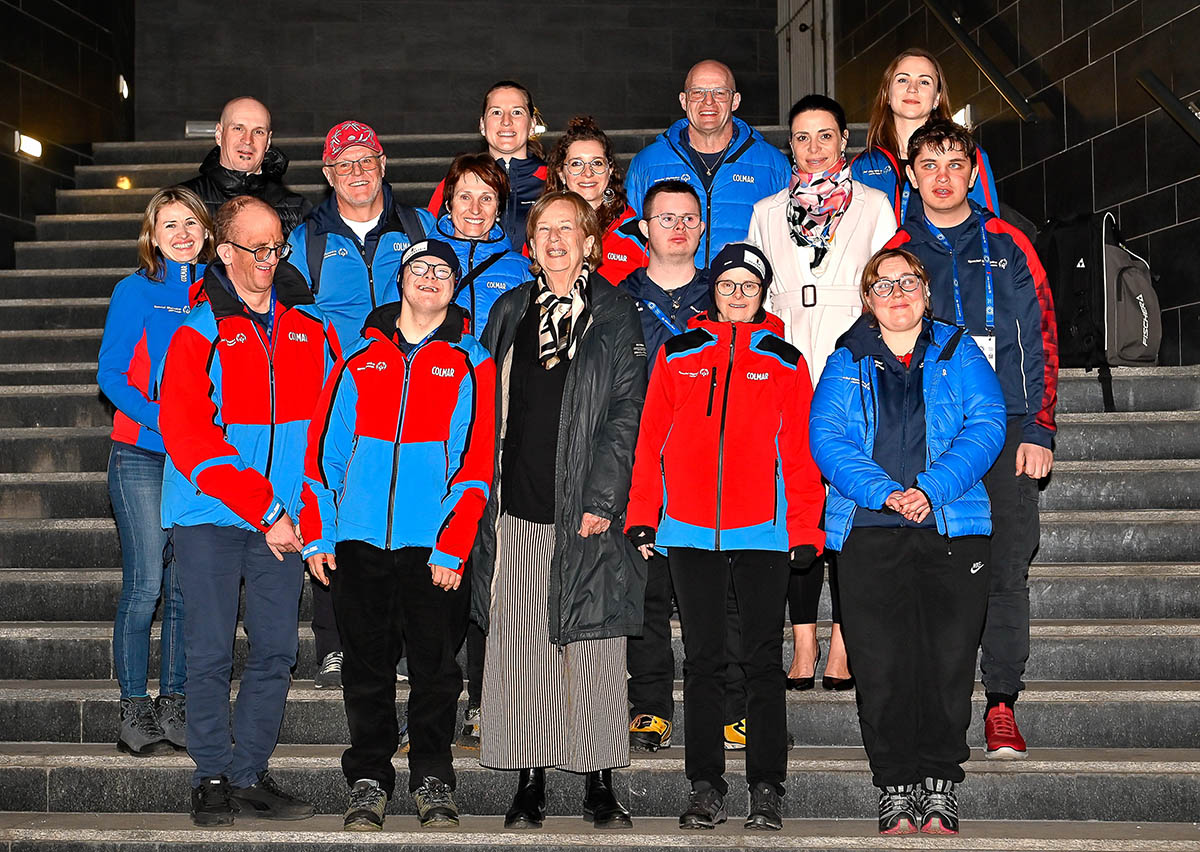 Sportministerin Dominique Hasler traf die Special Olympics Delegation aus Liechtenstein und das Betreuerteam am Vorabend der Eröffnung der Special Olympics Weltwinterspiele in Turin.