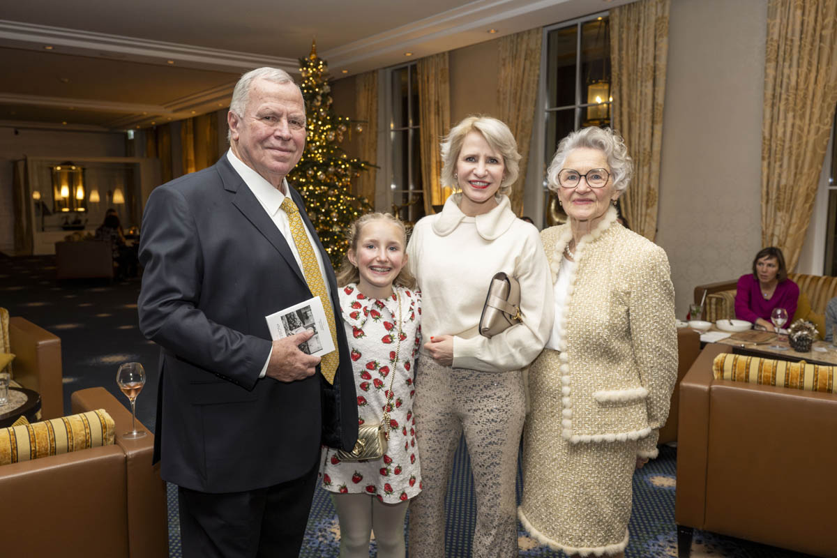 Aurelia Frick mit Familie