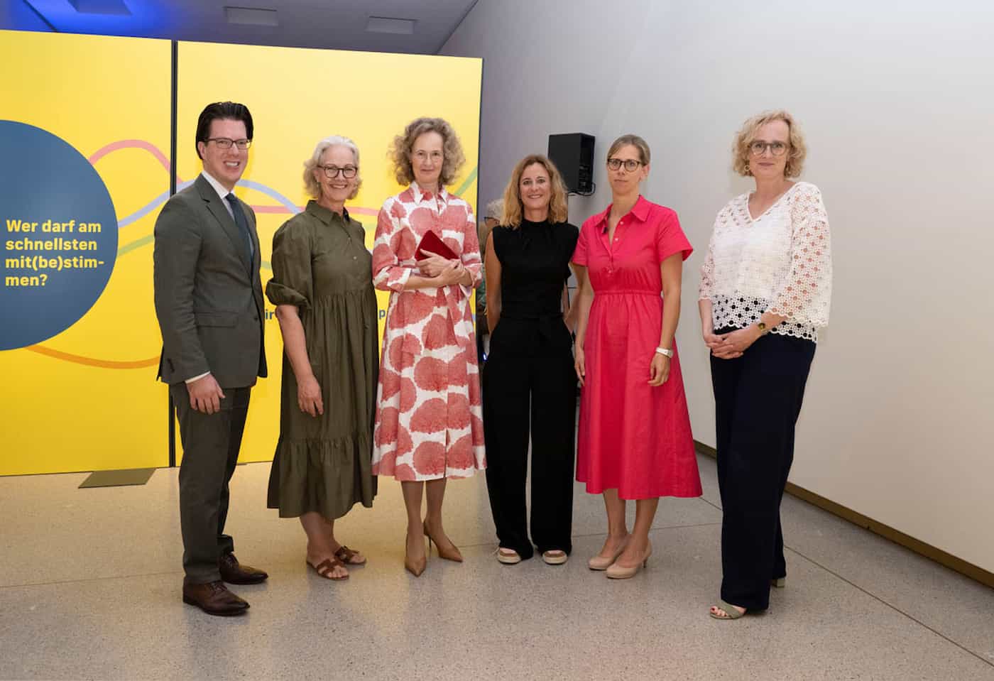 v.l. Regierungsrat Manuel Frick, Stiftungsratspräsidentin Jasmin Collini Heidegger, I.K.H. Erbprinzessin Sophie von und zu Liechtenstein, Kuratorin Julia Frick, Kuratorin, Martina Sochin-D'Elia, Andrea Kauer Loens, Direktorin des Liechtensteinischen Landesmuseums