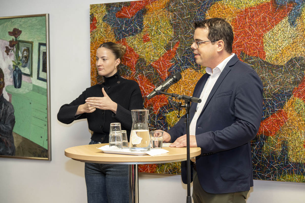 Jill Vogt, Gebärdensprachdolmetscherin und Christian Öhri, Gemeindevorsteher