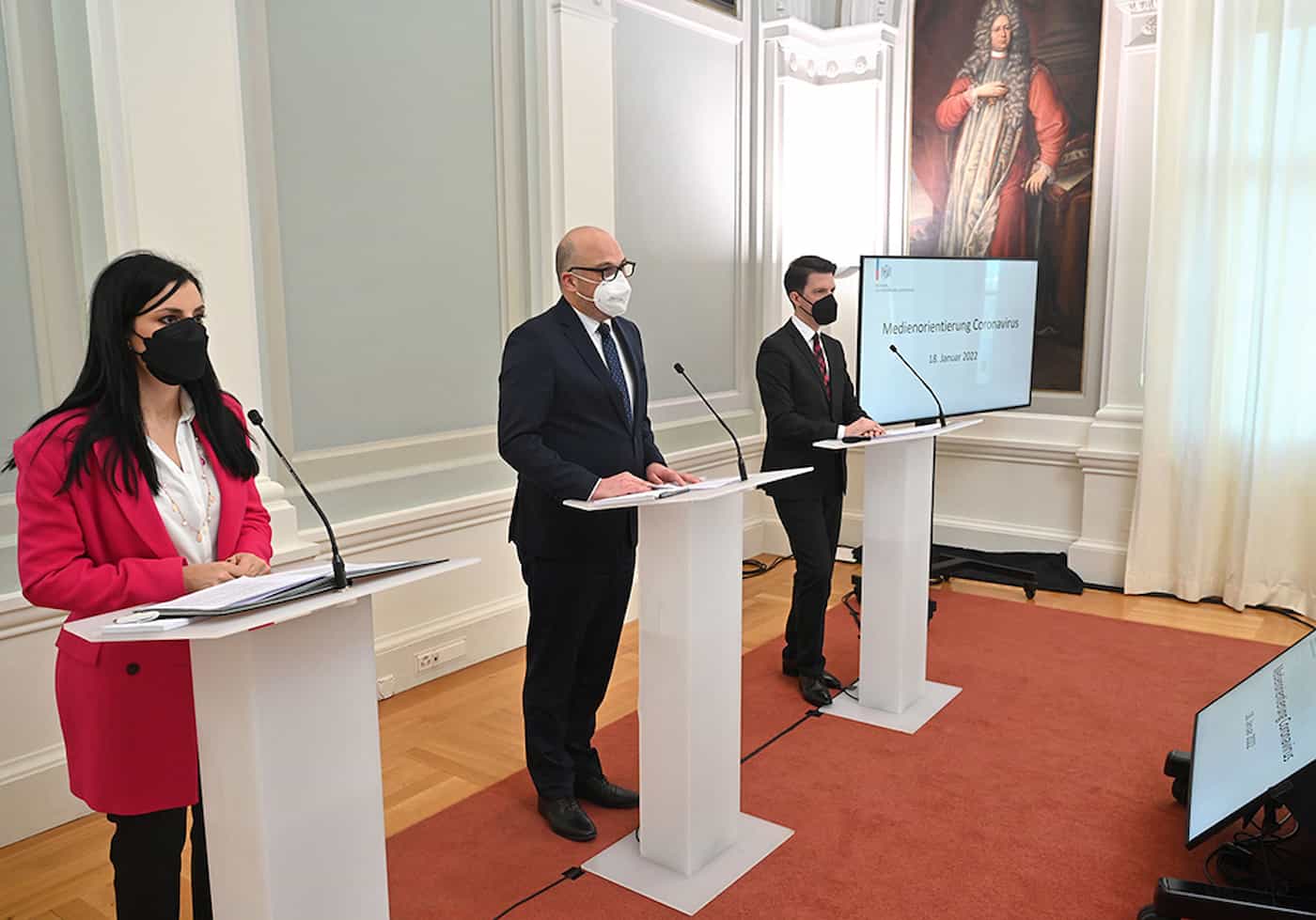 Regierungsrätin Dominique Hasler, Regierungschef Daniel Risch und Regierungsrat Manuel Frick informierten über die aktuelle Situation und die geplanten Massnahmen