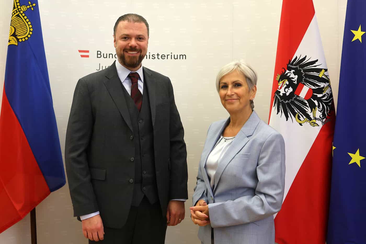 Regierungsrat und Justizminister Emanuel Schädler und Anna Sporrer, Bundesministerin für Justiz. (Quelle: Bundeskanzleramt)