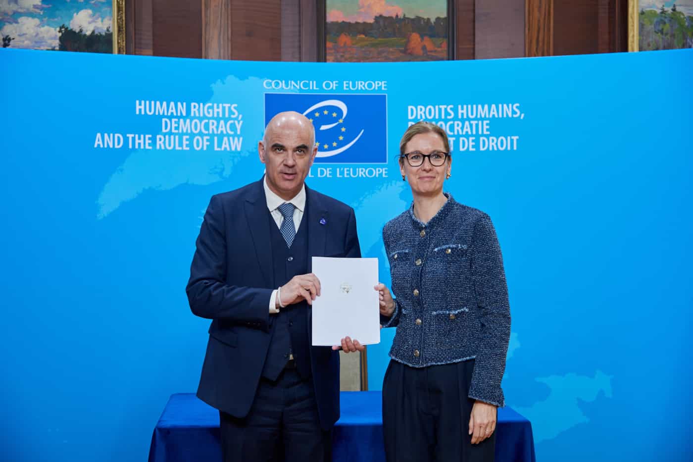 Hinterlegung des Riga Protokolls mit Generalsekretär Alain Berset. (Quelle: Council of Europe)
