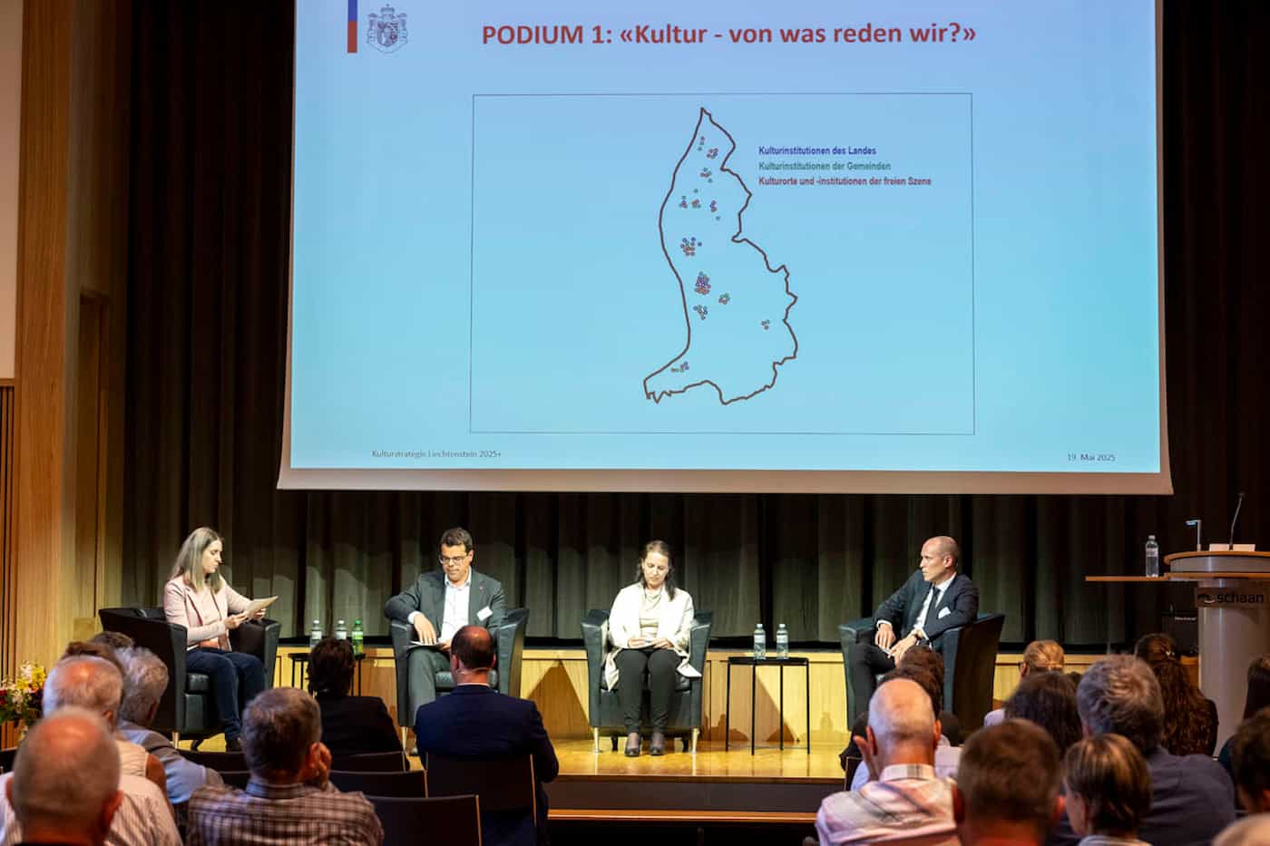 (v.l.) Sonja Näscher (AKU), Christian Öhri (Gemeindevorsteher Ruggell), Elisabeth Huppmann (Kulturbeauftragte der Gemeinde Mauren), Roger Szedalik (Musikschule Liechtenstein)