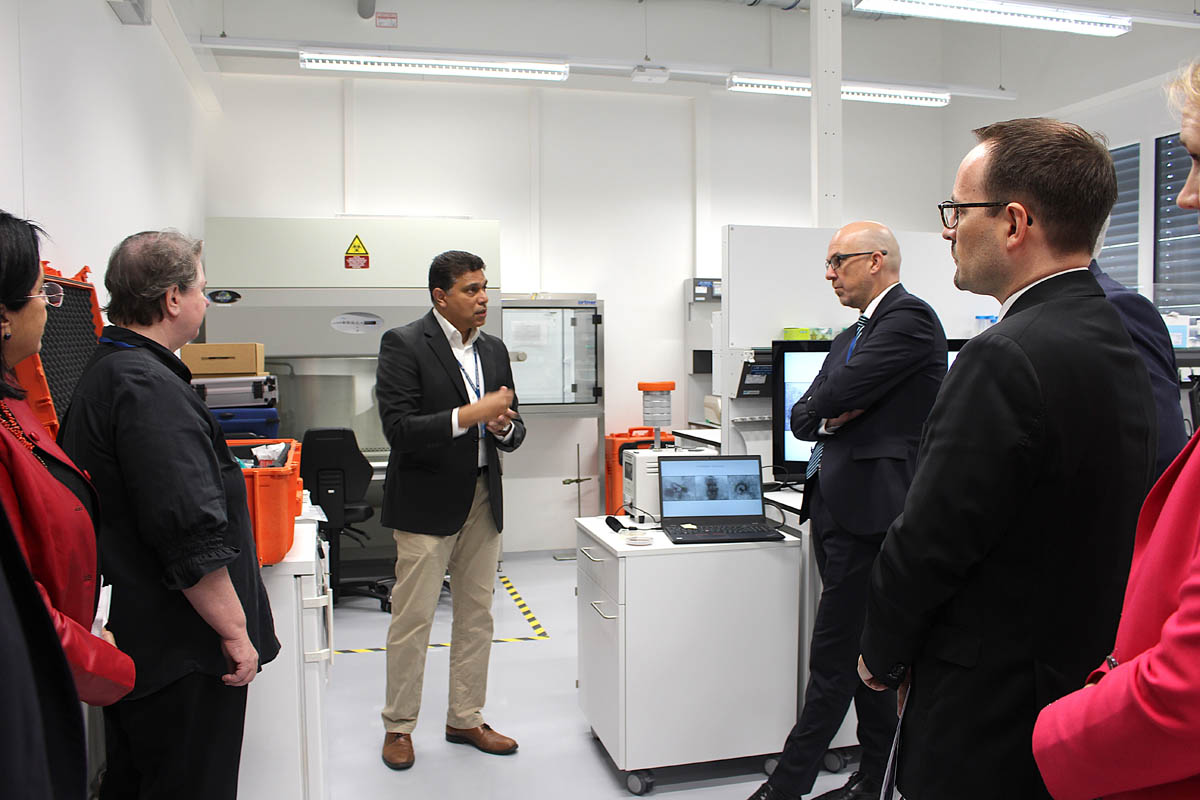 Regierungschef Daniel Risch machte sich ein Bild über die wertvolle Arbeit der Internationalen Atomenergiebehörde (IAEO).