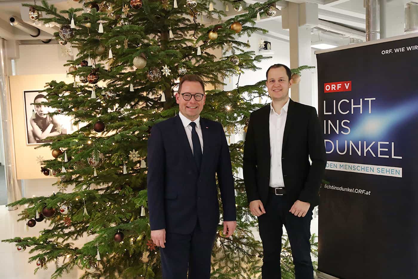 Markus Klement und Stefan Höfel freuen sich über das tolle Spendenergebnis © ORF Vorarlberg