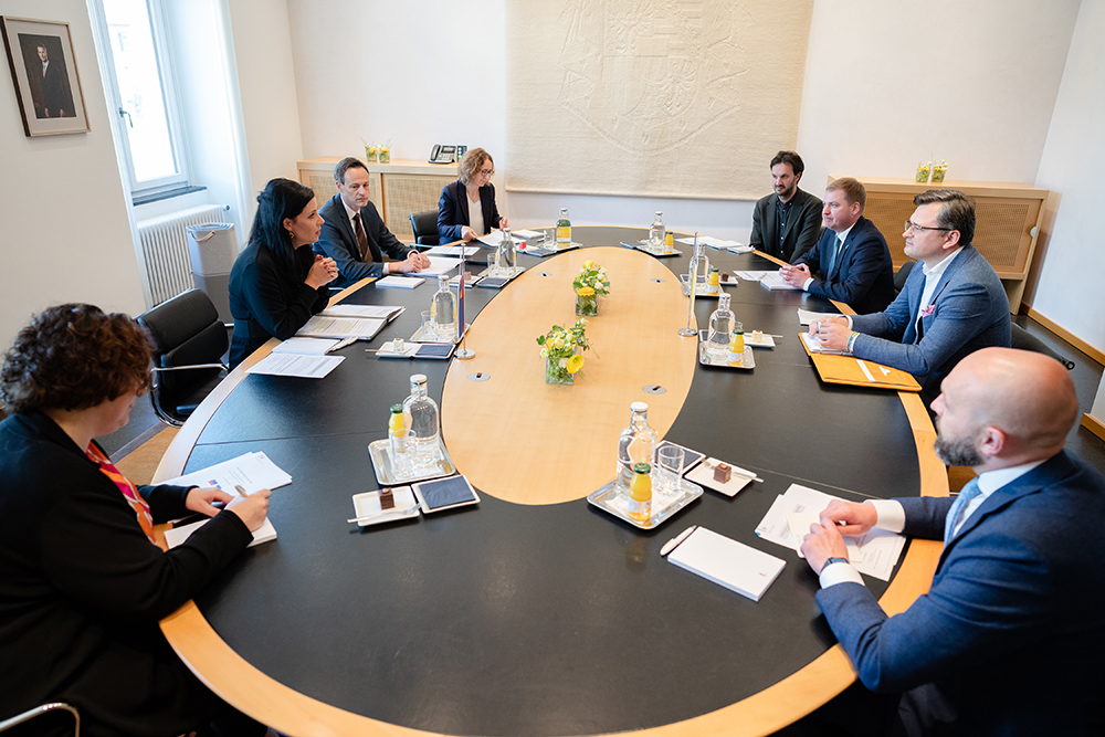 Arbeitsgespräch der beiden Delegationen im Regierungsgebäude