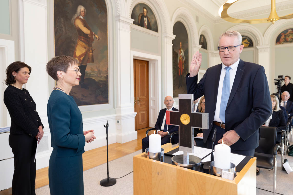 Regierungsrat Daniel Oehry bei der Vereidigung.