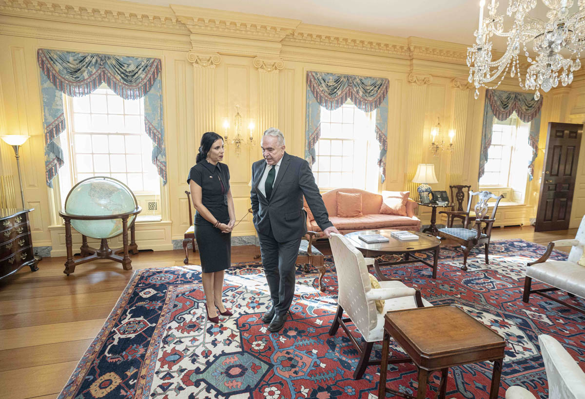 Gespräch von Regierungsrätin Dominique Hasler mit US Vize-Aussenminister Kurt Campbell. (Quelle: Freddie Everett)