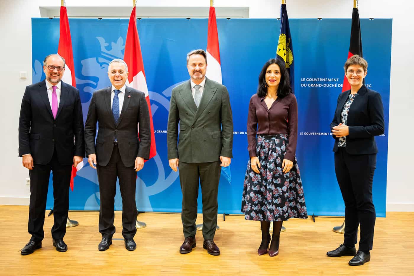 Die Aussenministerinnen und Aussenminister von Österreich, der Schweiz, Luxemburg und Liechtenstein mit der Staatssekretärin aus Deutschland: Alexander Schallenberg, Ignazio Cassis, Xavier Bettel, Dominique Hasler und Anna Lührmann. (Quelle: BMEIA/Michael Gruber)
