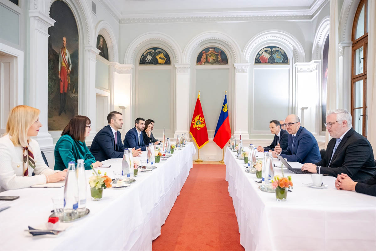 Arbeitsgespräch der beiden Delegationen im Fürst Johannes Saal des Regierungsgebäudes.